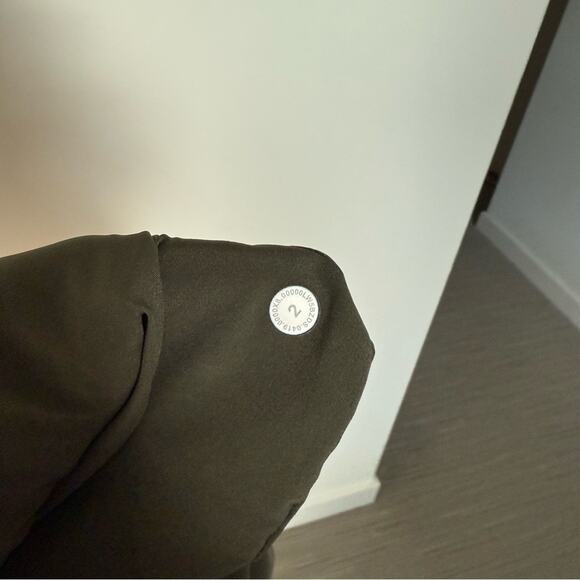 Lululemon On the Fly Jogger in Dark Olive Size 2 - Picture 4 of 4